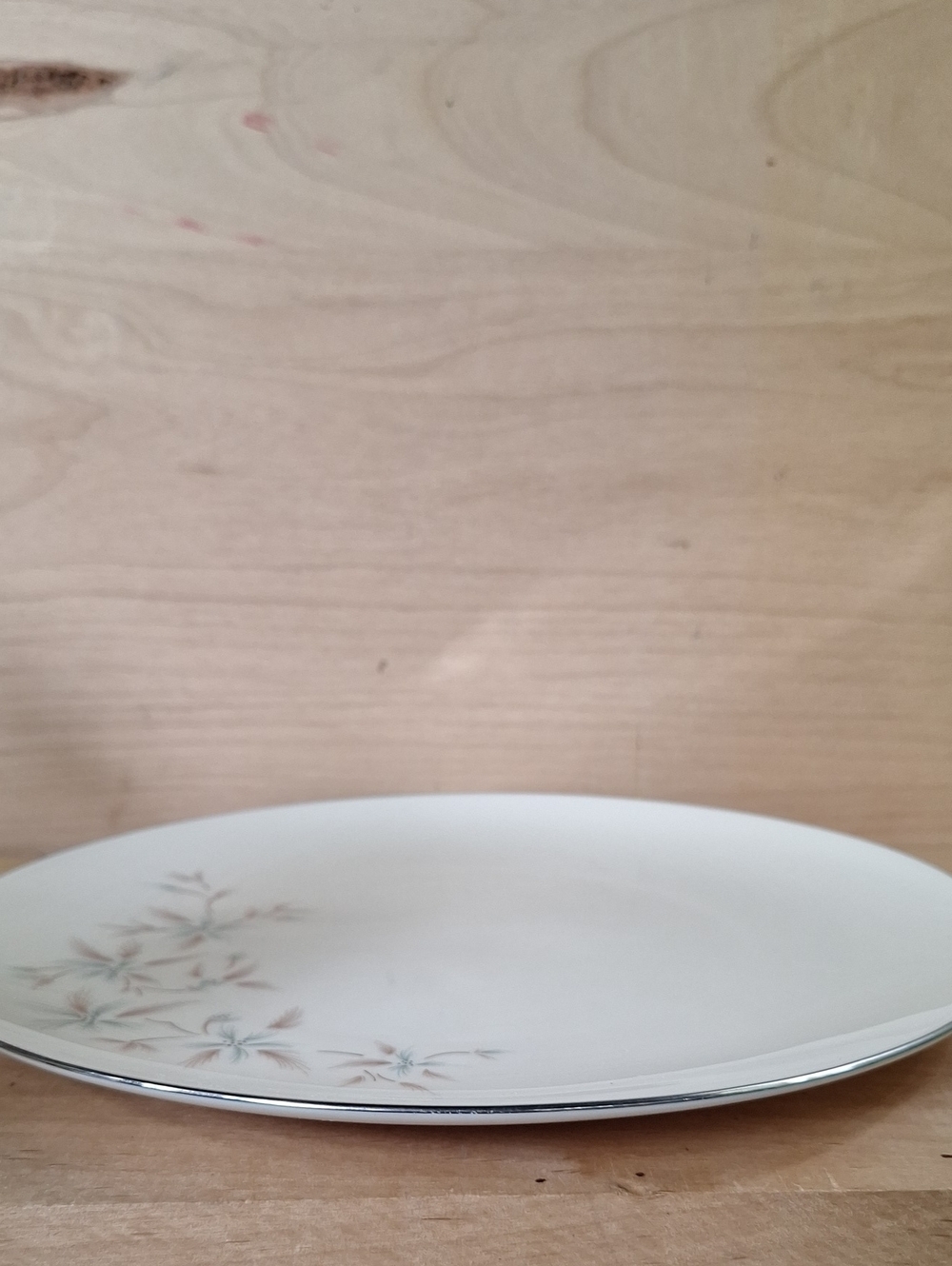 Lenox Wyndcrest fine china dinner plate featuring a floral pattern blue flo - Picture 3 of 6